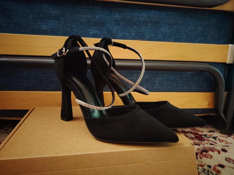 Официални обувки на ток