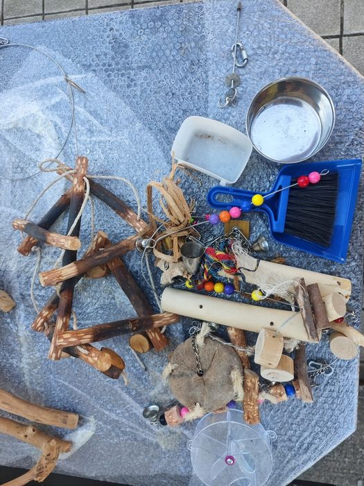 Cusca mare papagali cu accesorii