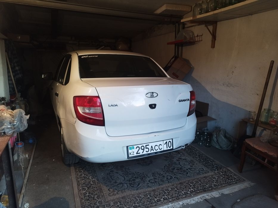 Продам машину LADA Granta 2014