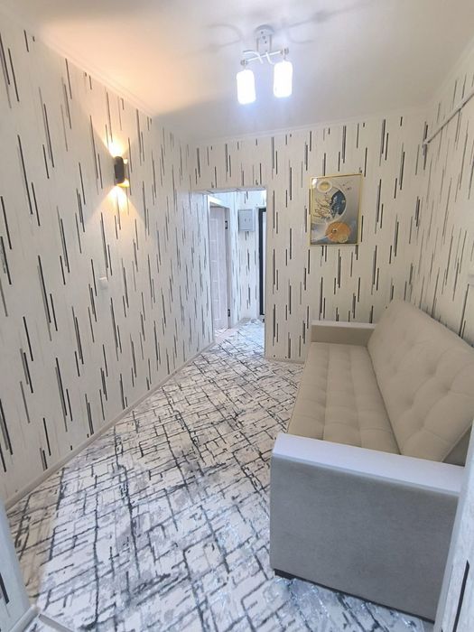 Продаётся Чиланзар 6 1в2 2этаж.