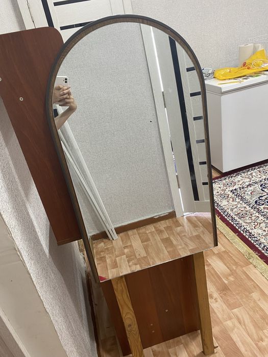 Зеркало с ножками