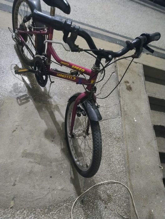 Vând bicicleta de fete