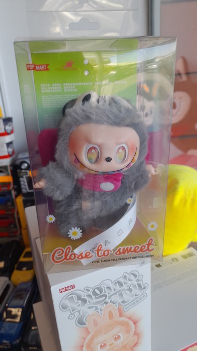 Лабубу с дрехи само на едро