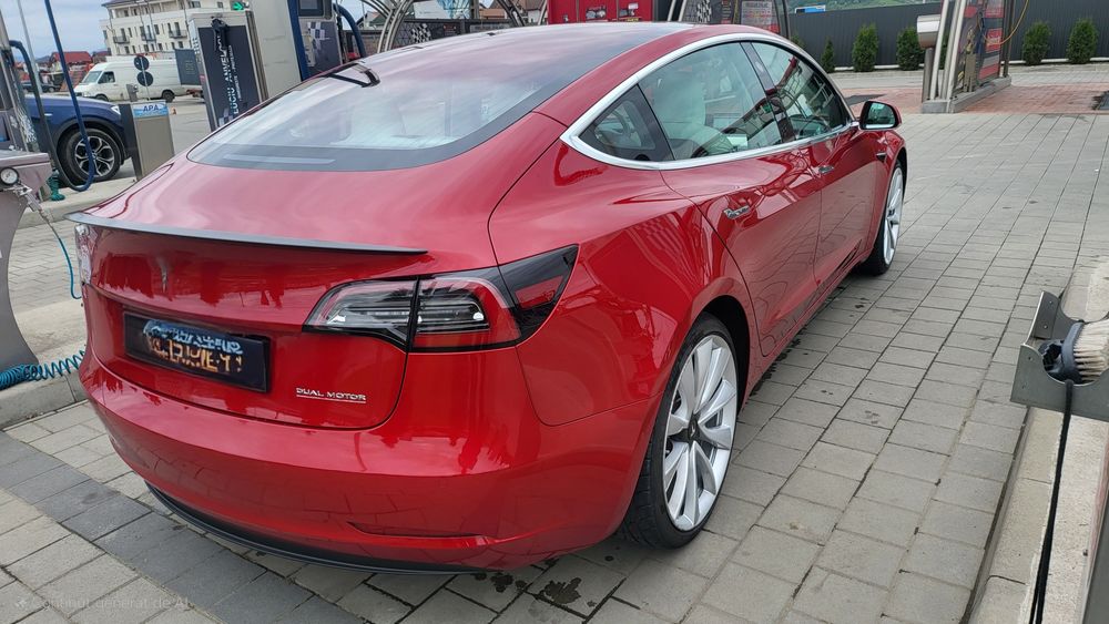 Tesla model 3 performance