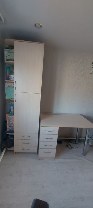 Продам шкаф и стол