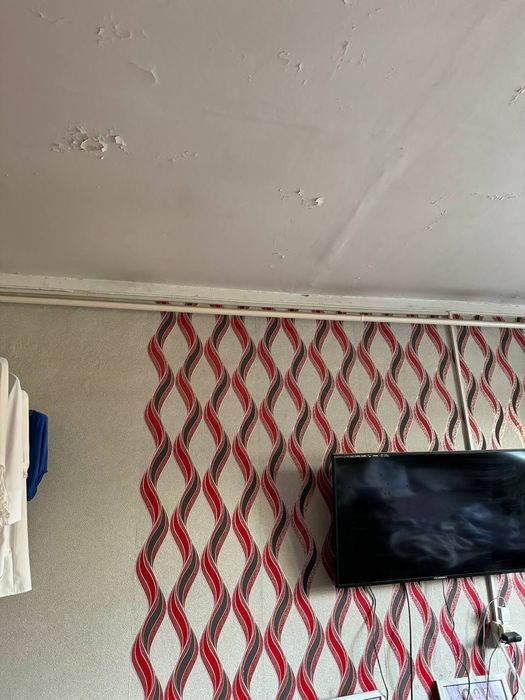 Продам Двух ком кв . Спутник -8 , первый этаж. Дерево