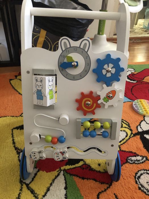 Antemergator lemn cu activitati tip montessori