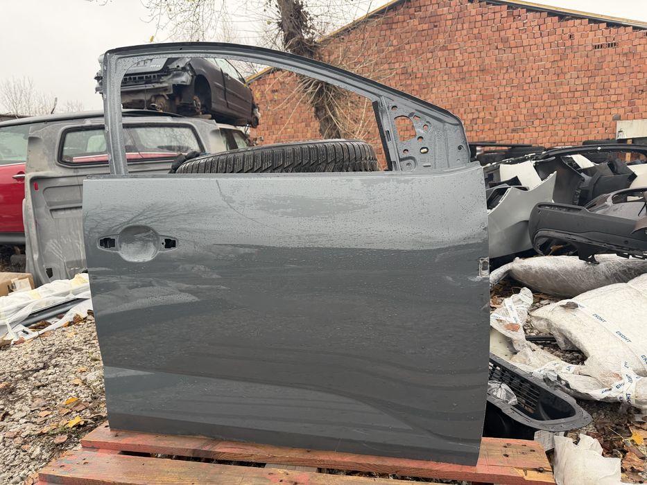 Врата Dacia Sandero