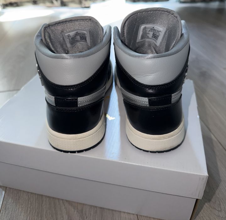 Sneakersi  Air Jordan 1 Mid Se