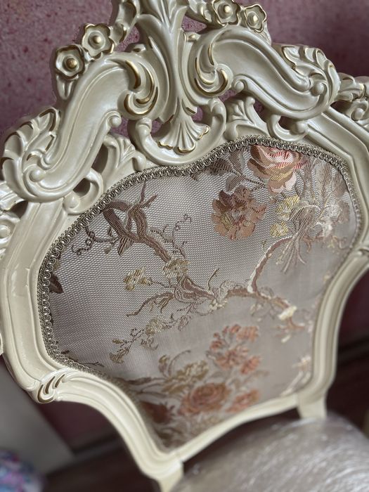 12 стульев. Массивный , деревянный