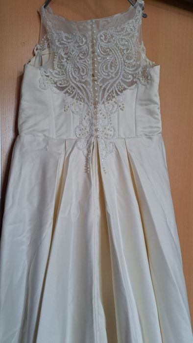 Свадебное платье и вечернее платье