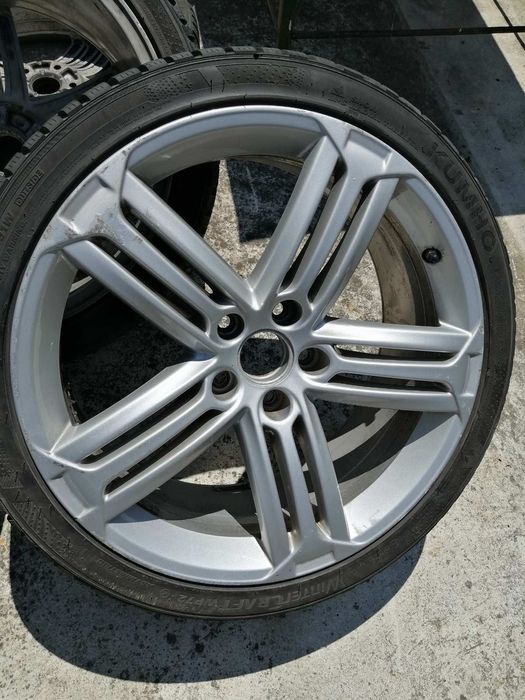 Продавам джанти със зимни гуми. 235/35/19  5/112 /57.1