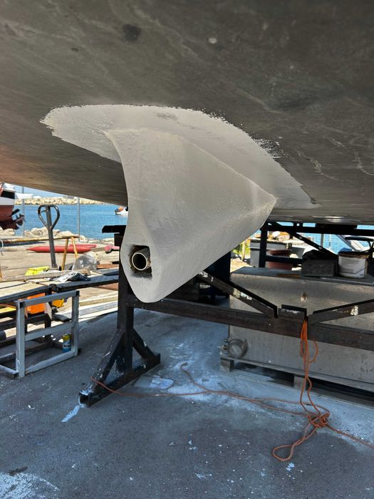 POP 25 Velier 8 metri, construcție familială din compozit