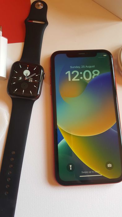 iPhone 11 + Apple Watch 4 Cellular