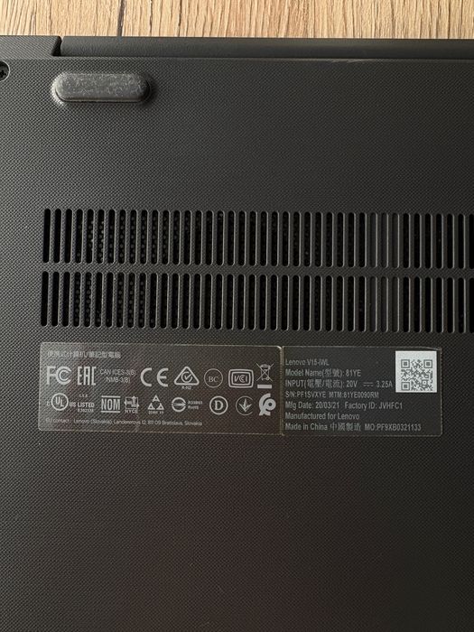 Lenovo V15 i7 Gen 8, 12GB RAM, stocare 320 GB - stare bună