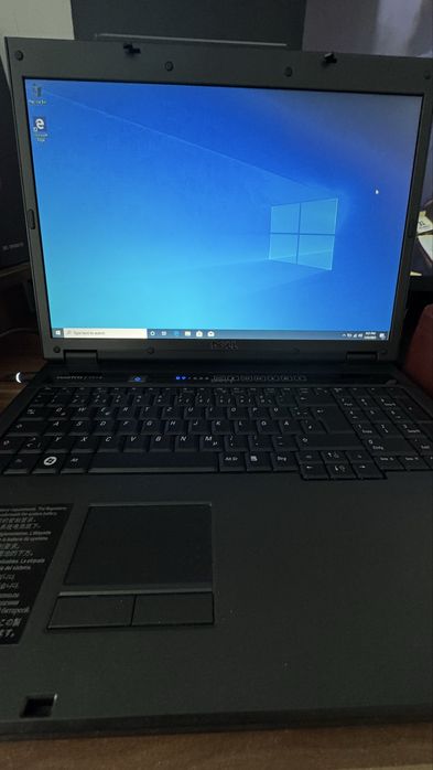 Laptop colecție: Dell Vostro 1710 cu încărcător inclus