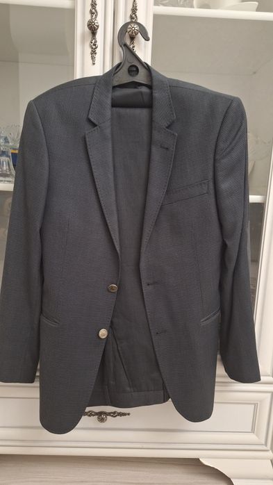 Продам Мужские костюмы