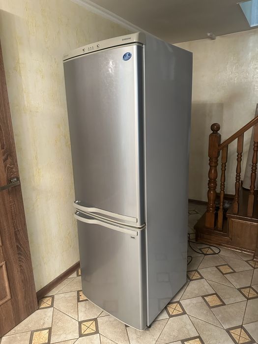 Продам холодильник samsung