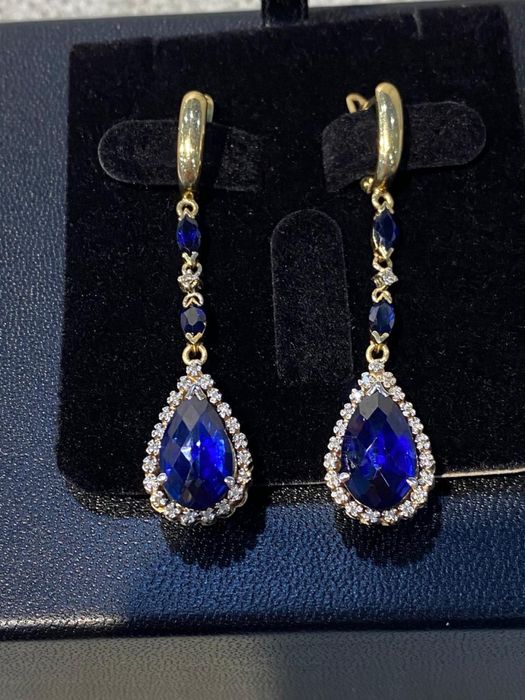 Продам золотые серьги с бриллиантами