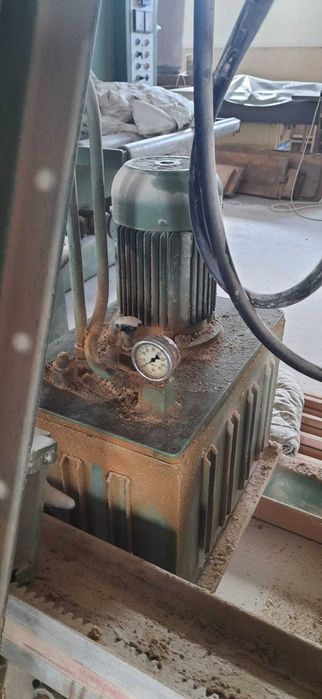 Presa hidraulica ferestre si usi lemn