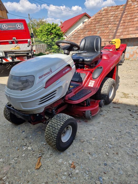 Tractoras de tuns iarba