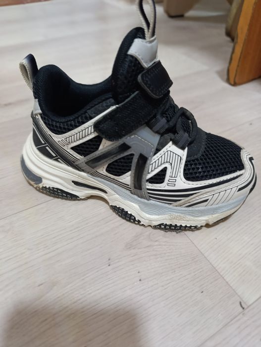 Детские кроссовочки