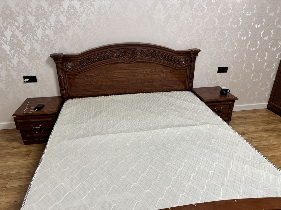 Продаётся спальный гарнитур