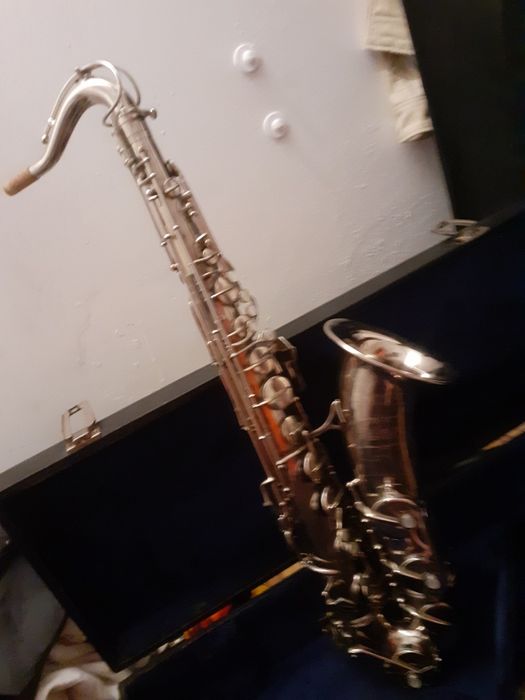 Vând saxofon tenor Guban