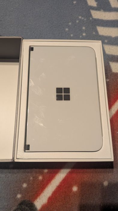 Telefon Microsoft Surface Duo
