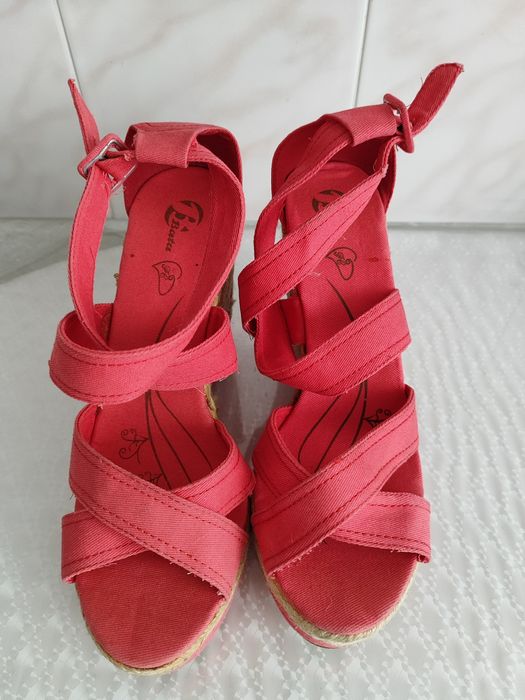 Женские босоножки, шлепки