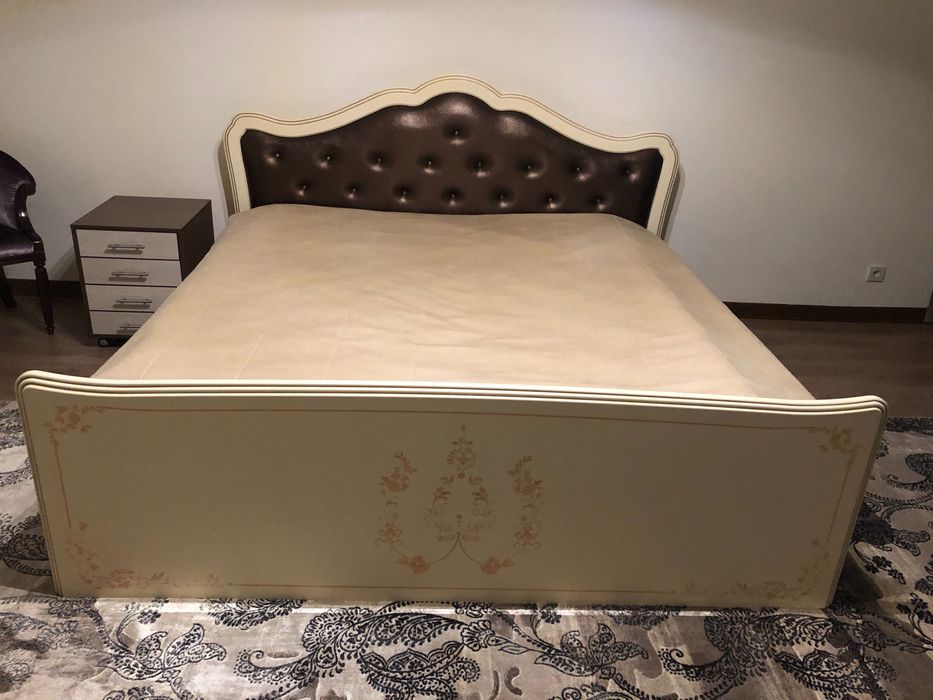 кровать двухспальная