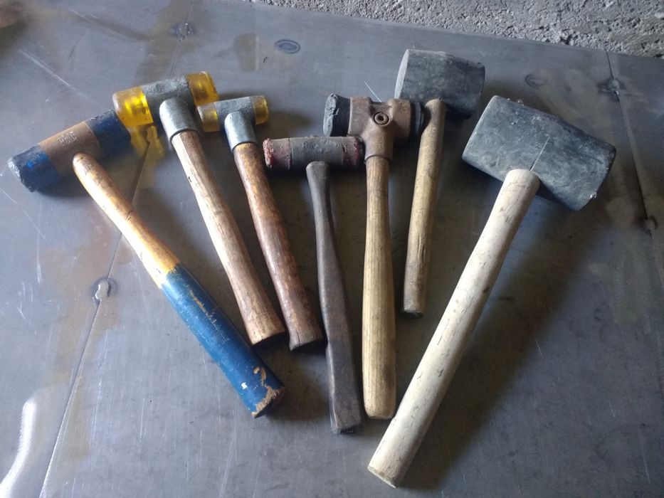 Vind  7 buc ciocane gumă pentru meseriașii.