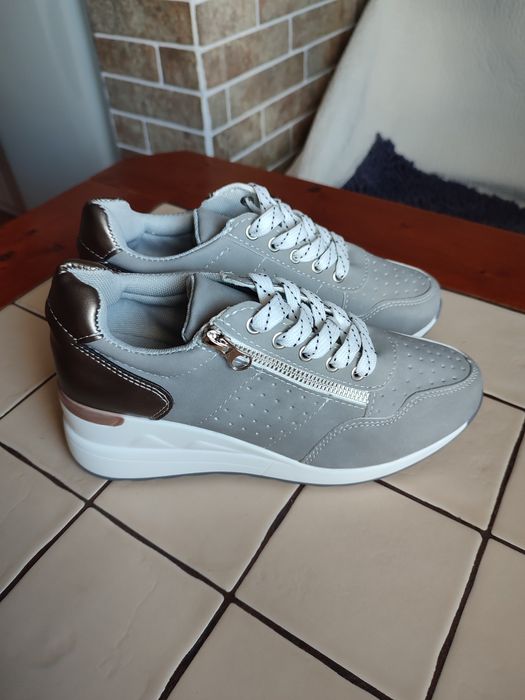 Нови сиви маратонки на платформа