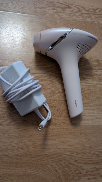 Ediție Premium: Philips Lumea IPL Seria 9900 BRI976 cu SenseIQ & SkinAI