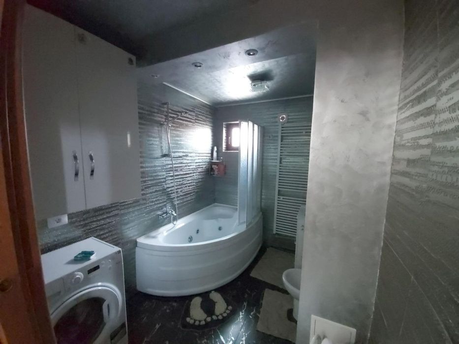 Închiriez apartament minerilor