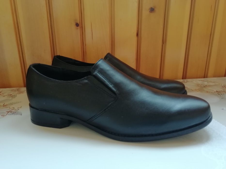 Продам туфли на мальчика 36р новые