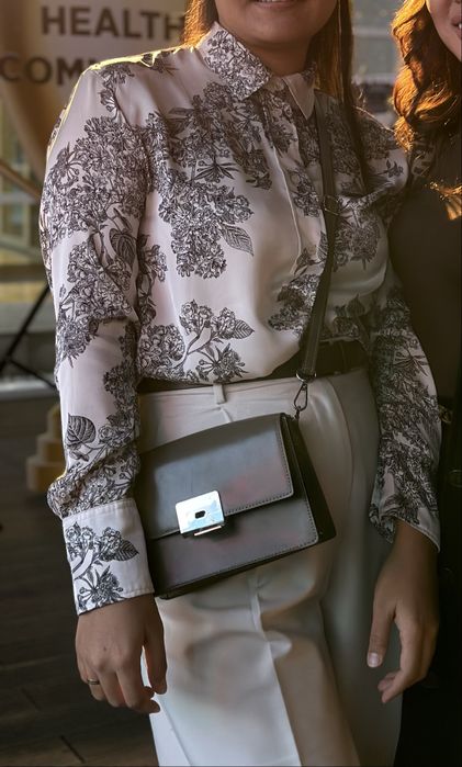 Блузка шелковая h&m в хорошем состояний