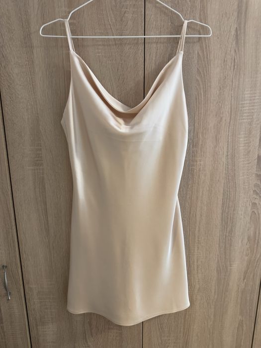 Къса златиста слип рокля