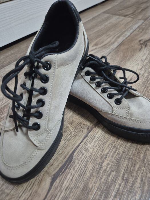 Продам кеды практически новые