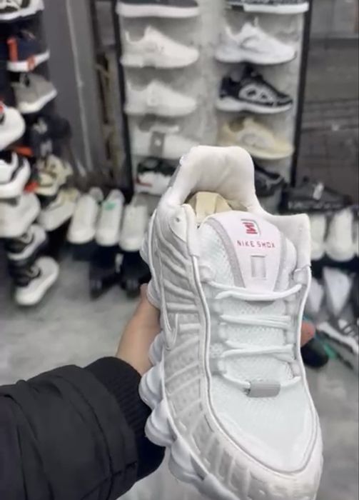 Nike shox white black