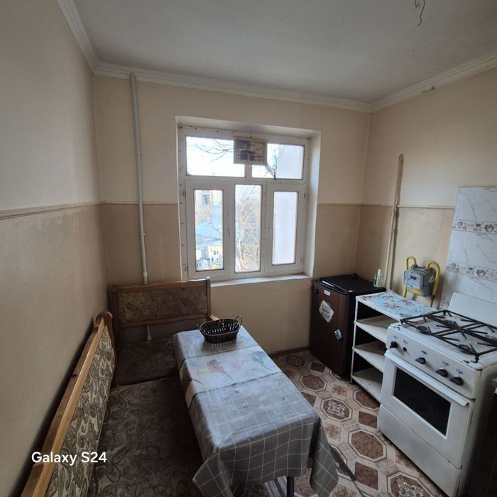 Toshkent viloyati Chirchiq Shahar 8 mikrarayon 1 xona uy sotiladi