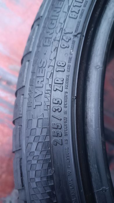 255/35/18 Continental