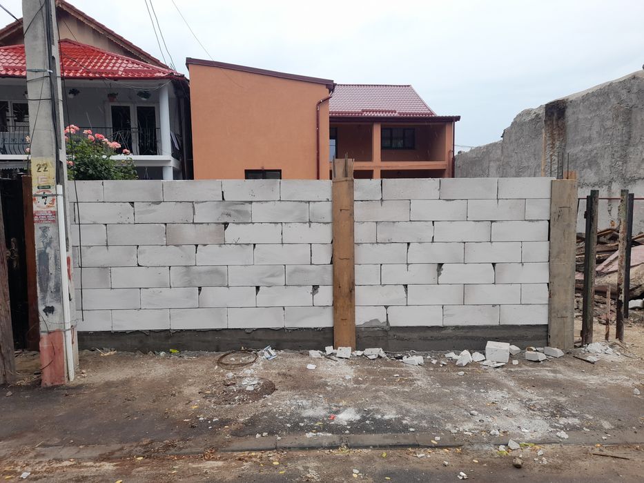 Construim garduri din sipca metalica, panou jaluzele, tabla, plasa BCA