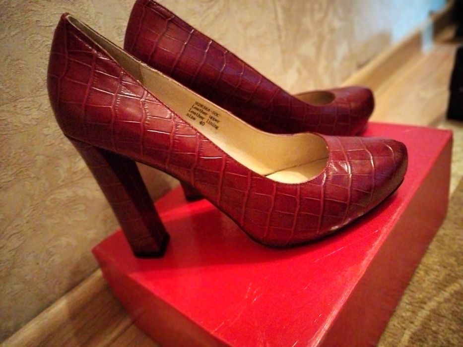 Продам новые туфли