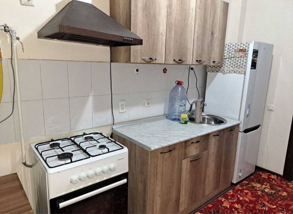 Olmos Metroni oldida Voyniy Gorodokda Sheriklikga 2 ta qizga Kv Bor