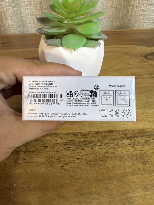 • Husa + cablu • Airpods 4 ANC sigilate