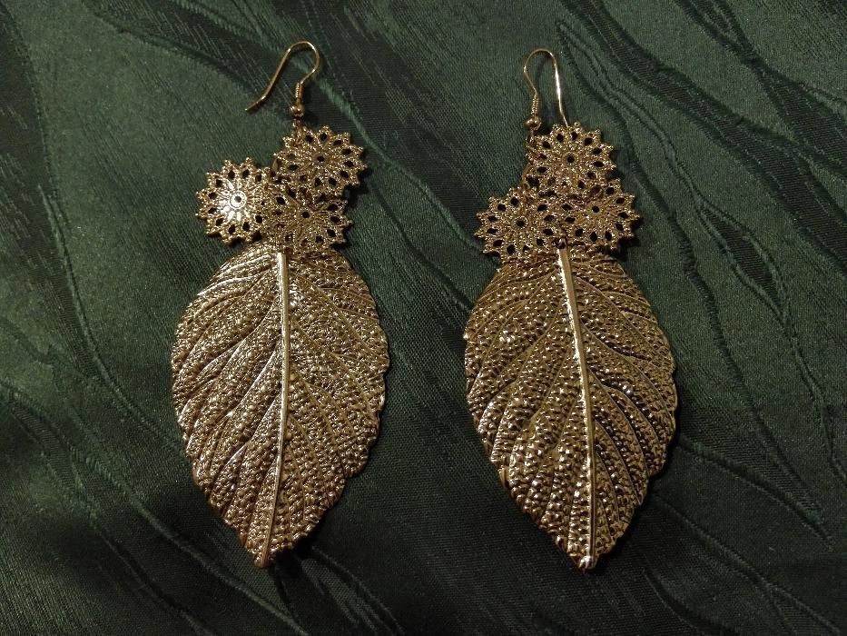 Продам авторскую бижутерию.