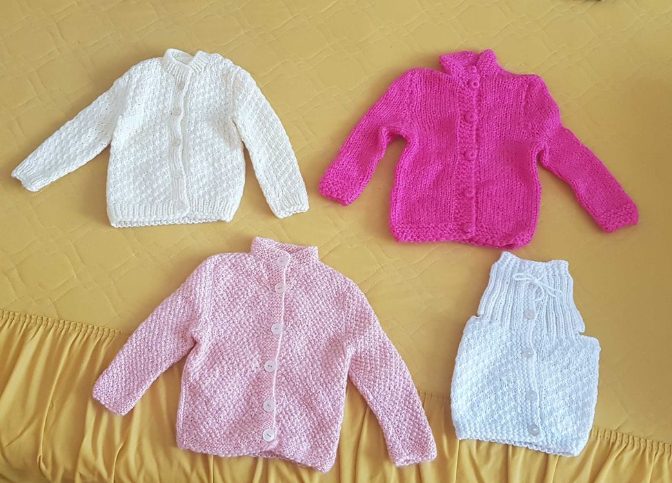 Плетени жилетки и терлици за бебе момиче