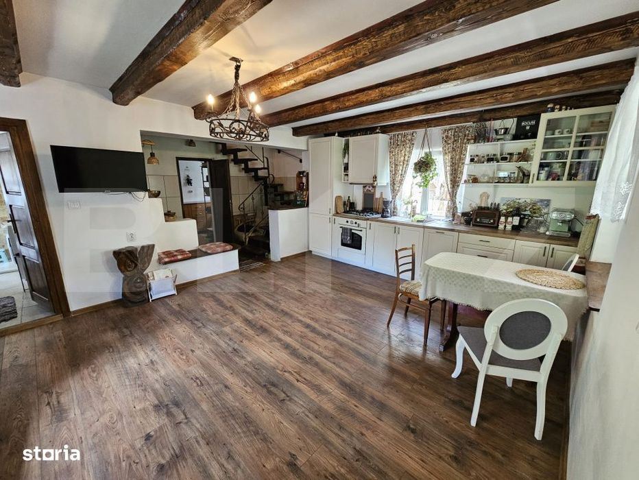 Casa in Ocolis, panouri solare, liniste, natura si confort modern