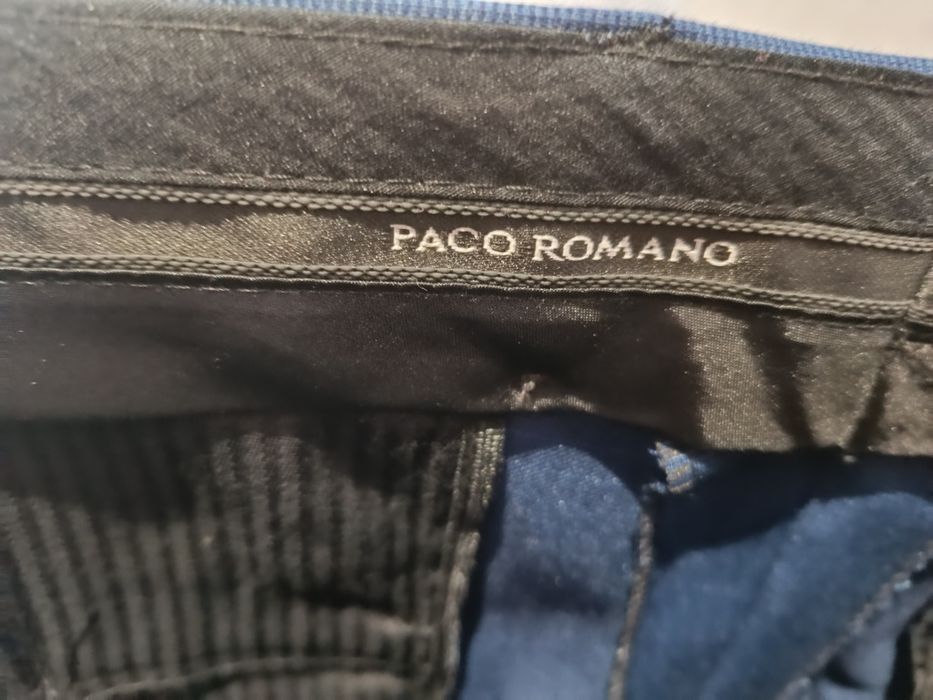 Официален костюм